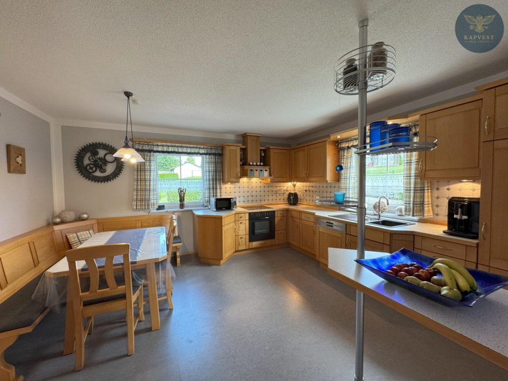 Küche mit Essbereich