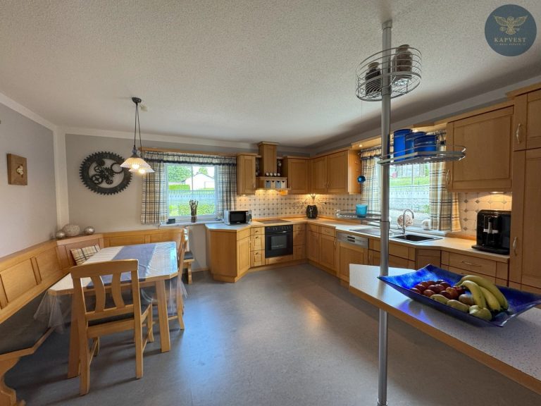 Küche mit Essbereich