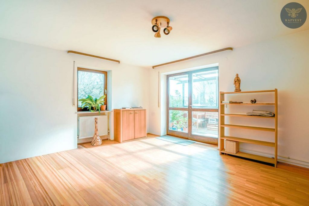Wohnzimmer / Nebenhaus