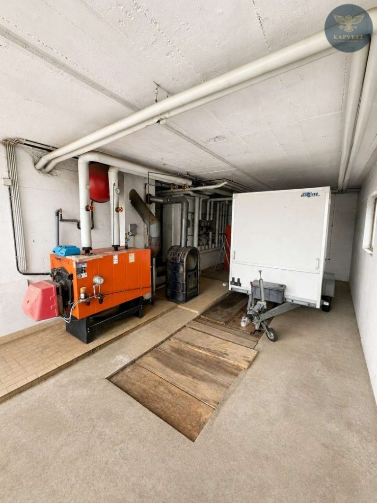 Keller + Garage