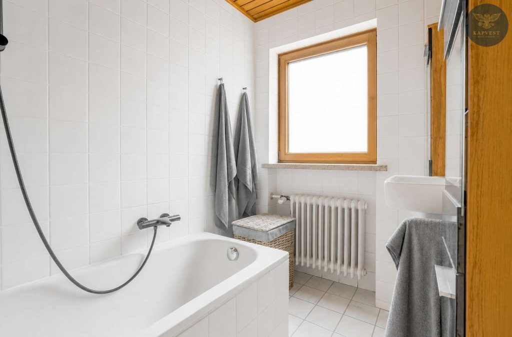 EG - 3-Zimmer Wohnung Bad aktuell