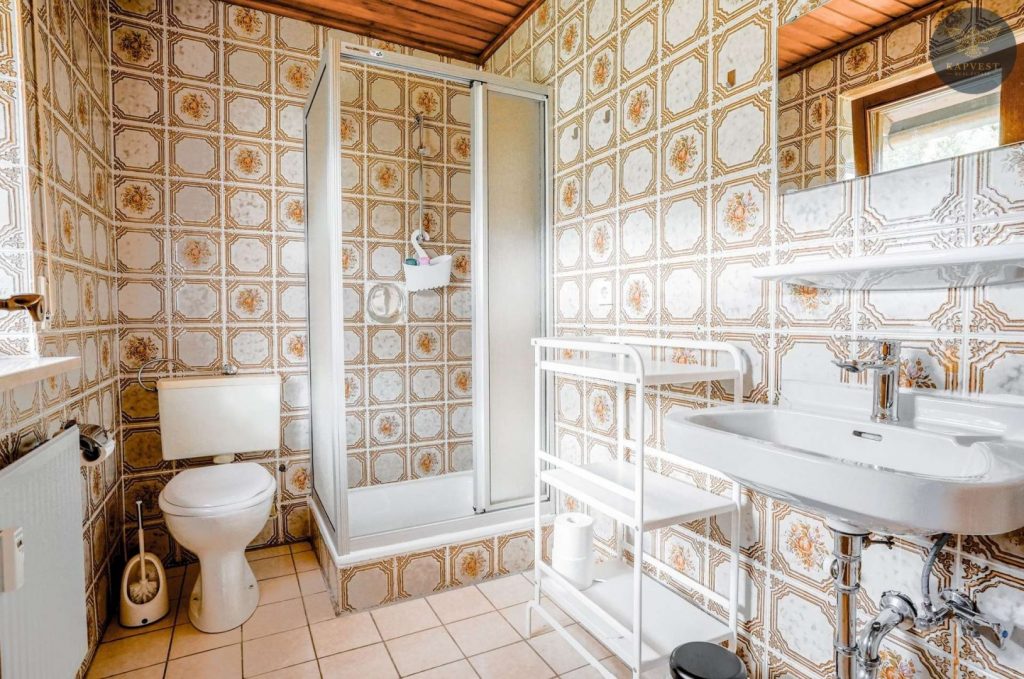 2.OG - 2-Zimmer Wohnung - Bad aktuell