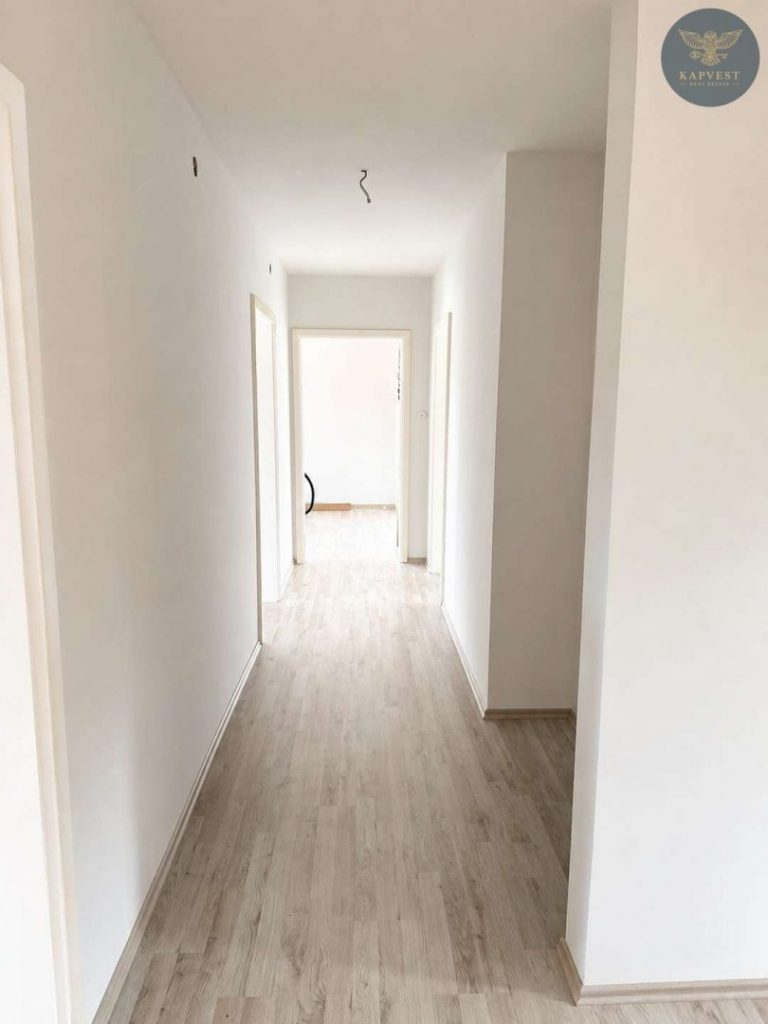 1.OG - 3-Zimmer Wohnung - Flur
