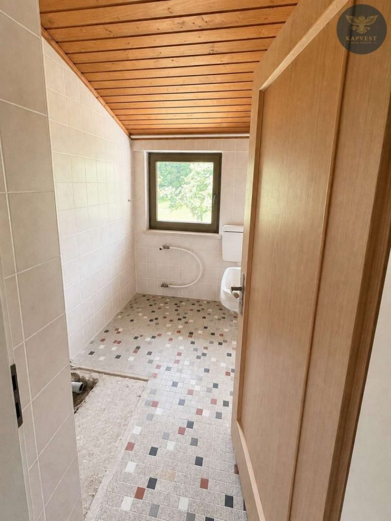 2.OG - 4-Zimmer Wohnung - Bad