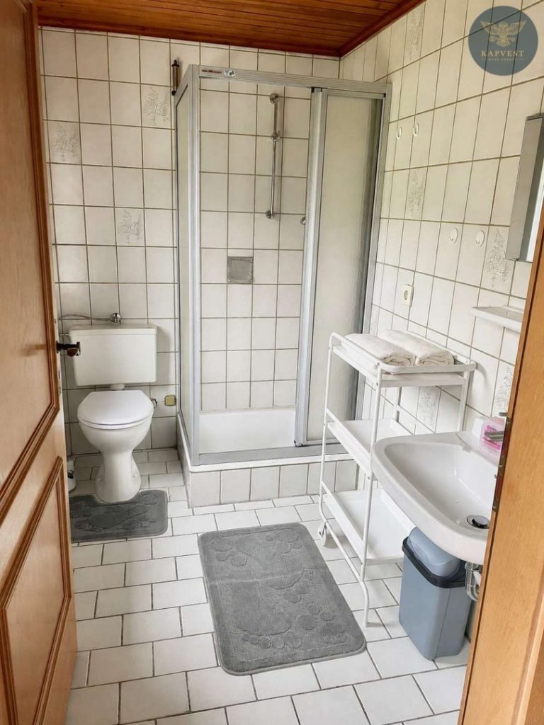 1.OG - 2-Zimmer Wohnung - Bad